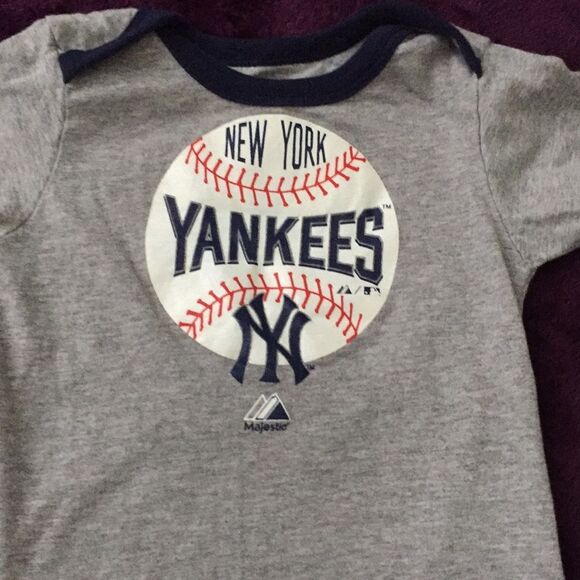 Majestic New York Yankees One Piece18 Months Baseball  Summer - Picture 2 of 5